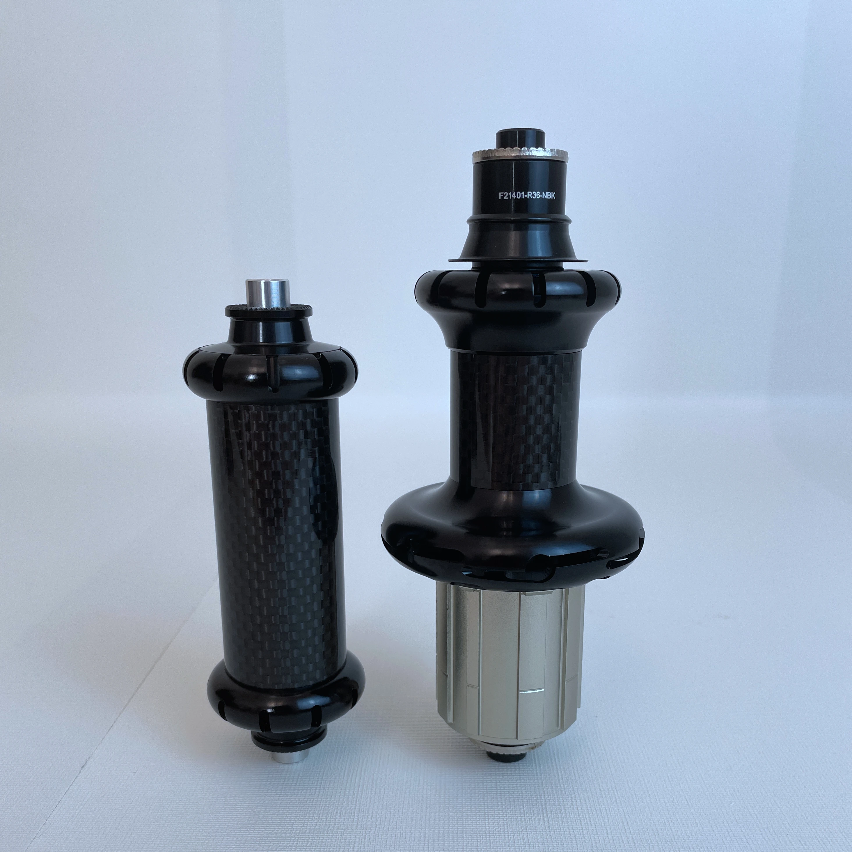 Ultralight Carbon Road Bike Powerway R36 Aluminum Road Black Hub Straight Pull Carbon Hub Road Bike Hubs, Include Skewer
Ultralight Carbon Road Bike Powerway R36 Aluminum Road Black Hub Straight Pull Carbon Hub Road Bike Hubs, Include Skewer