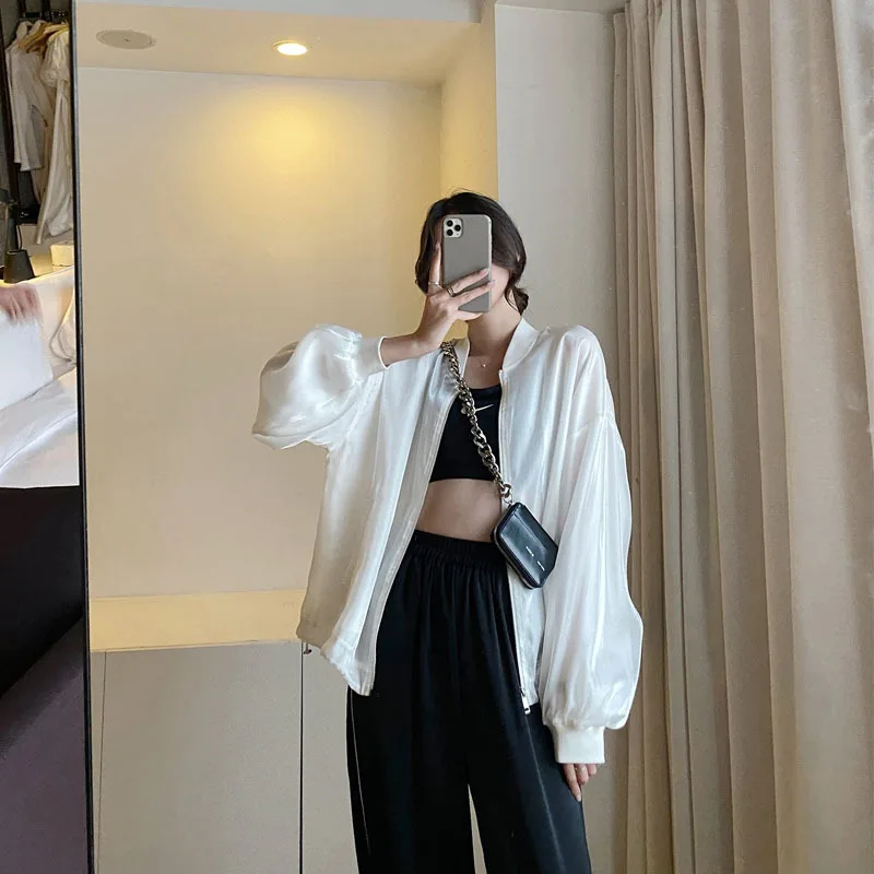 White Solid Bomber Jacket Women Zipper Long Sleeve Thin Coat Female Casual Loose Jacket Woman Summer Autumn 2020 Fashion Clothes
White Solid Bomber Jacket Women Zipper Long Sleeve Thin Coat Female Casual Loose Jacket Woman Summer Autumn 2020 Fashion Clothes