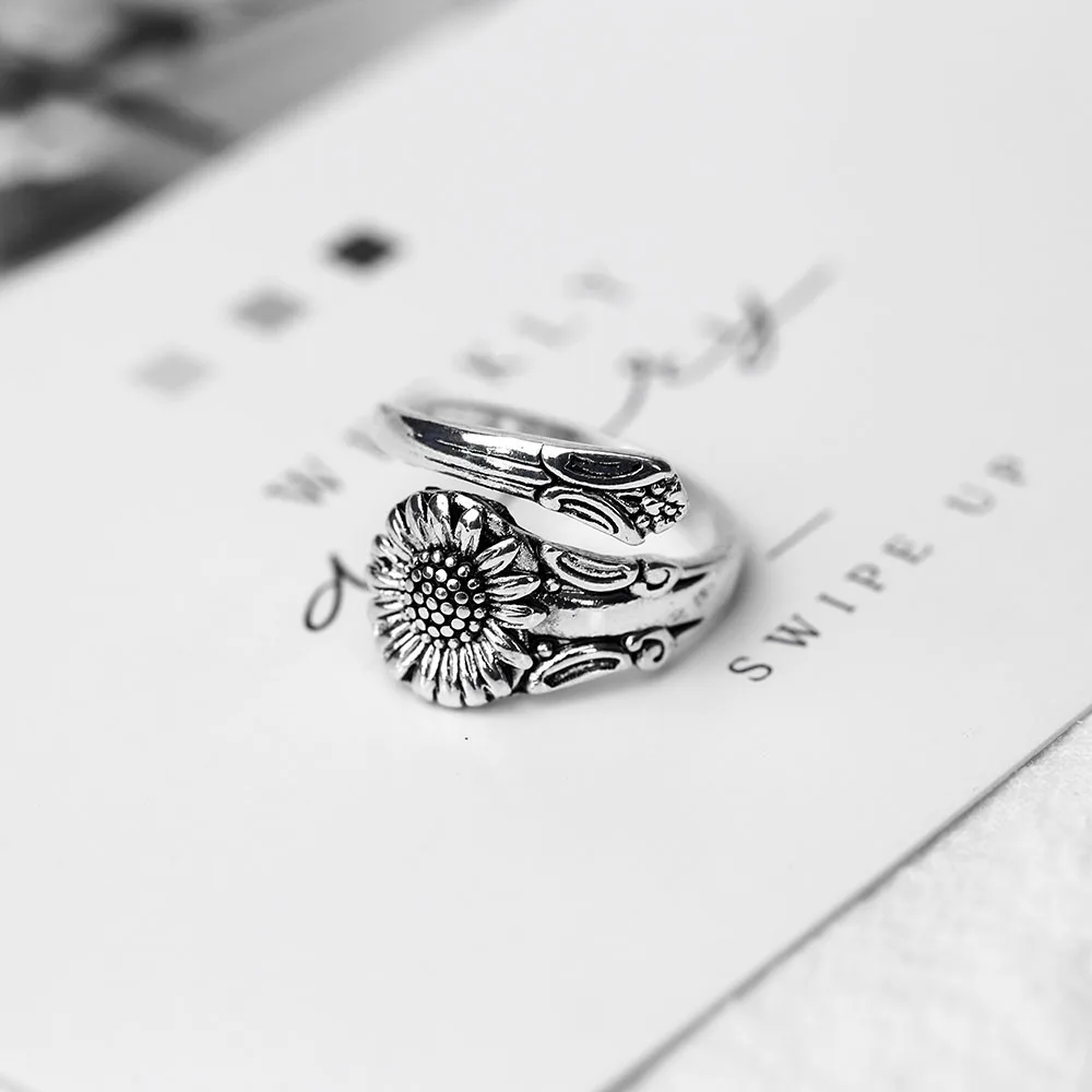 Bohemian Vintage Sunflower Ring for Wife Girlfriend Gift Temperament Rnniversary Ring 2021 Wedding Trend Jewelry Accessories
Bohemian Vintage Sunflower Ring for Wife Girlfriend Gift Temperament Rnniversary Ring 2021 Wedding Trend Jewelry Accessories