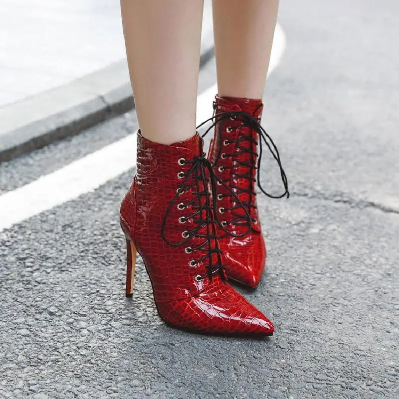 New ladies pointed sexy snake print patent leather high heel boots fashion trend lace up women's boots plus size short boots
New ladies pointed sexy snake print patent leather high heel boots fashion trend lace up women's boots plus size short boots