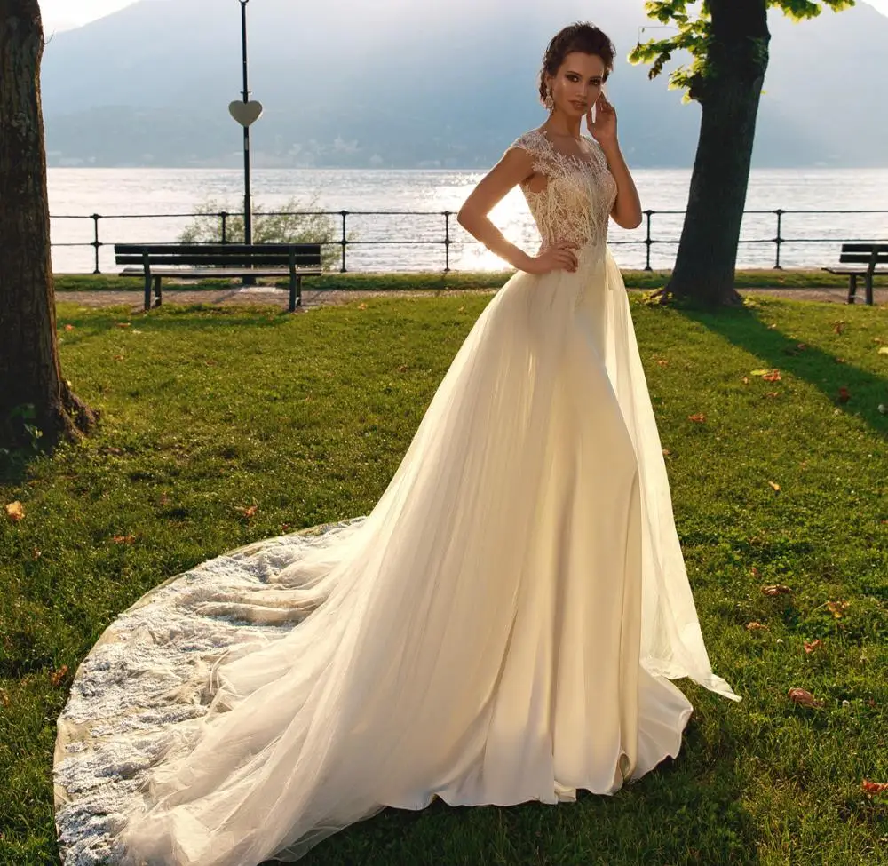 Fantastic New Long Wedding Dress 2020 Cap Sleeve Chapel Train Appliques Tulle A-Line Bride Gowns Vestido de noiva longo
Fantastic New Long Wedding Dress 2020 Cap Sleeve Chapel Train Appliques Tulle A-Line Bride Gowns Vestido de noiva longo