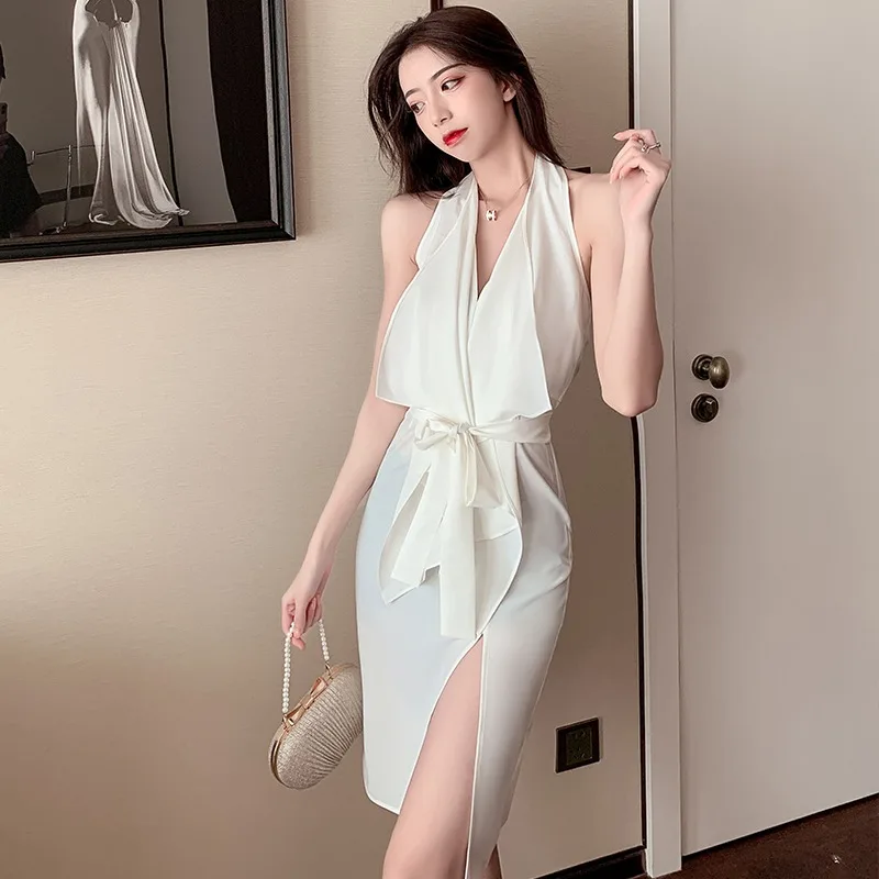 2021 Summer Women V Neck Dress Sexy Sleeveless Solid Knee Length Dresses Fashion Elegant Backless White Dress With Belt
2021 Summer Women V Neck Dress Sexy Sleeveless Solid Knee Length Dresses Fashion Elegant Backless White Dress With Belt
