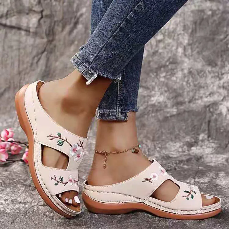 Ladies Slippers Floral Embroidered Soft Slippers Comfortable Open Toe Beach Slippers Thick-soled Casual Fashion Sandals T 2021
Ladies Slippers Floral Embroidered Soft Slippers Comfortable Open Toe Beach Slippers Thick-soled Casual Fashion Sandals T 2021