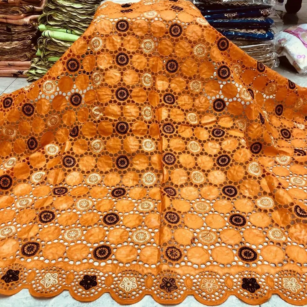 2020 Embroidery Hollow Out Stones African Bazin Riche Fabric New Arrival High Quality Perforated Nigerian Wedding Brocade Fabric 
2020 Embroidery Hollow Out Stones African Bazin Riche Fabric New Arrival High Quality Perforated Nigerian Wedding Brocade Fabric