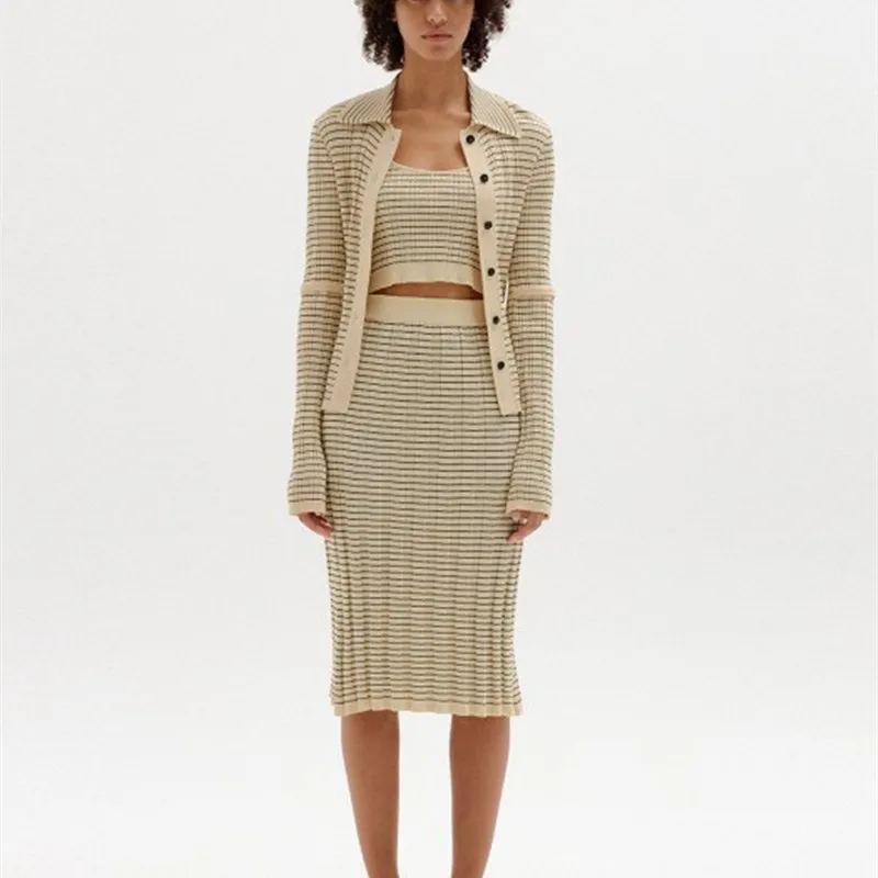 Женский трикотажный костюм-тройка, трикотажный кардиган + жилет + длинная юбка миди, Модная трикотажная одежда для осени
Женский трикотажный костюм-тройка, трикотажный кардиган + жилет + длинная юбка миди, Модная трикотажная одежда для осени