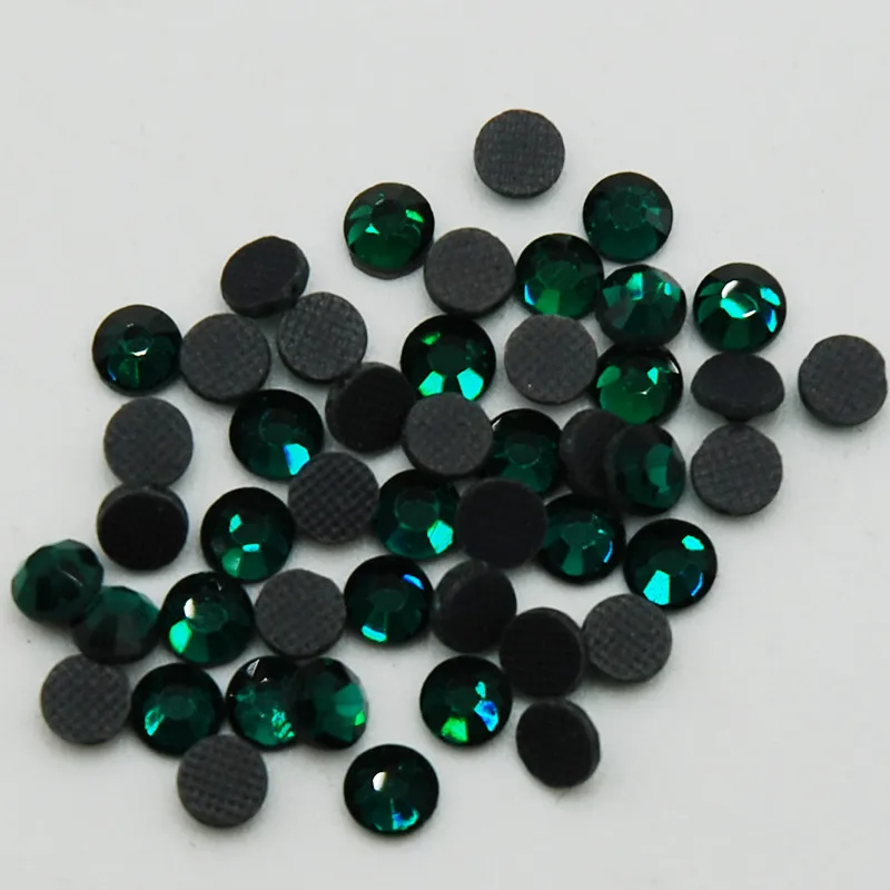 Emerald/Dark Green Color lron On Hot Fix Rhinestones Strass Flatback Hotfix Crystal Stones Glass Beads For Wedding
Emerald/Dark Green Color lron On Hot Fix Rhinestones Strass Flatback Hotfix Crystal Stones Glass Beads For Wedding