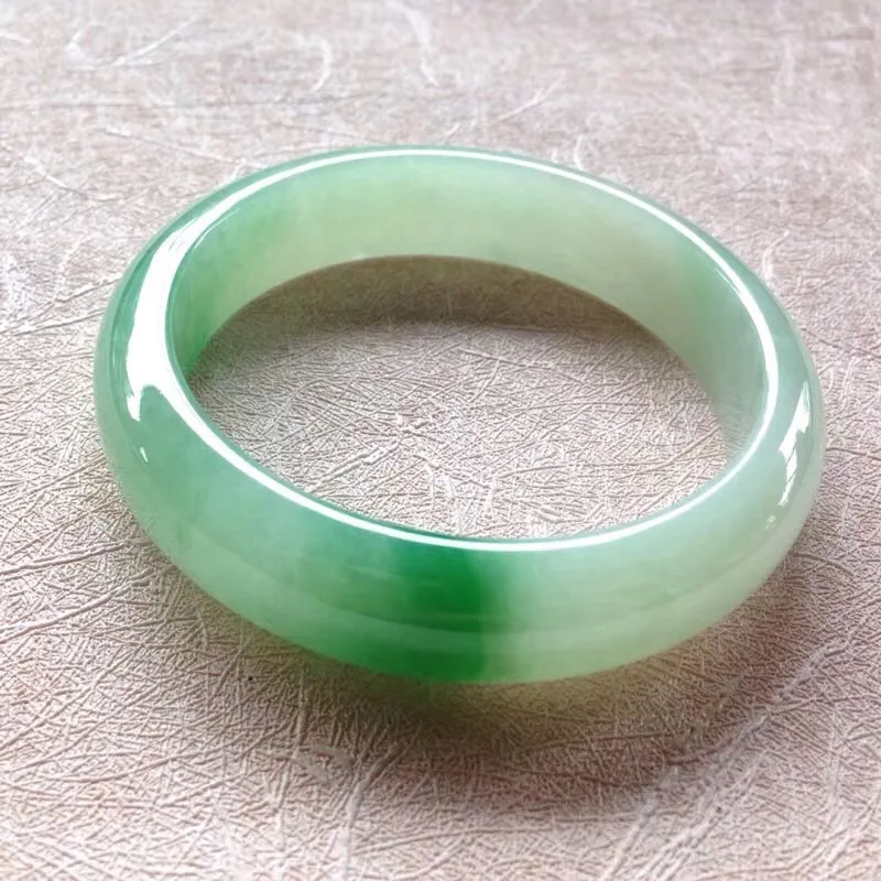 Best gift-giving natural Myanmar jadeite A-level two-color 54-62mm green bracelet elegant princess bracelet
Best gift-giving natural Myanmar jadeite A-level two-color 54-62mm green bracelet elegant princess bracelet