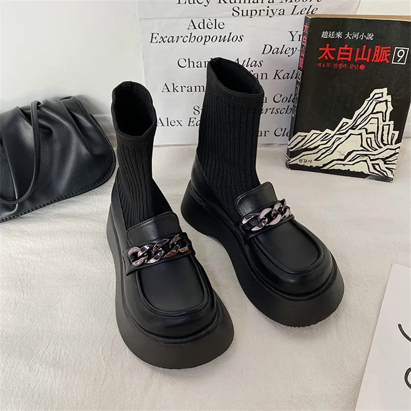 2021 Women Sock Boots for Autumn Flat Shoes Black PU Boots for Women British Style Metal Chain Fashion Women Sock Boots
2021 Women Sock Boots for Autumn Flat Shoes Black PU Boots for Women British Style Metal Chain Fashion Women Sock Boots