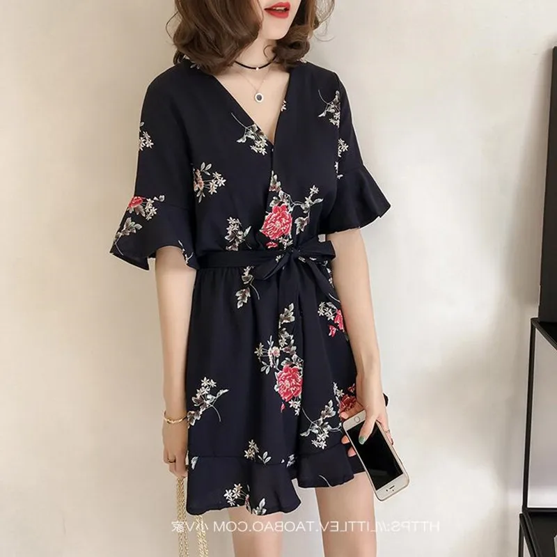 Rompers Women Elegant Deep V-Neck Abdomen Floral Printed Thin Summer Bow Rosette Womens Leisure Harajuku Korean Style Simple
Rompers Women Elegant Deep V-Neck Abdomen Floral Printed Thin Summer Bow Rosette Womens Leisure Harajuku Korean Style Simple