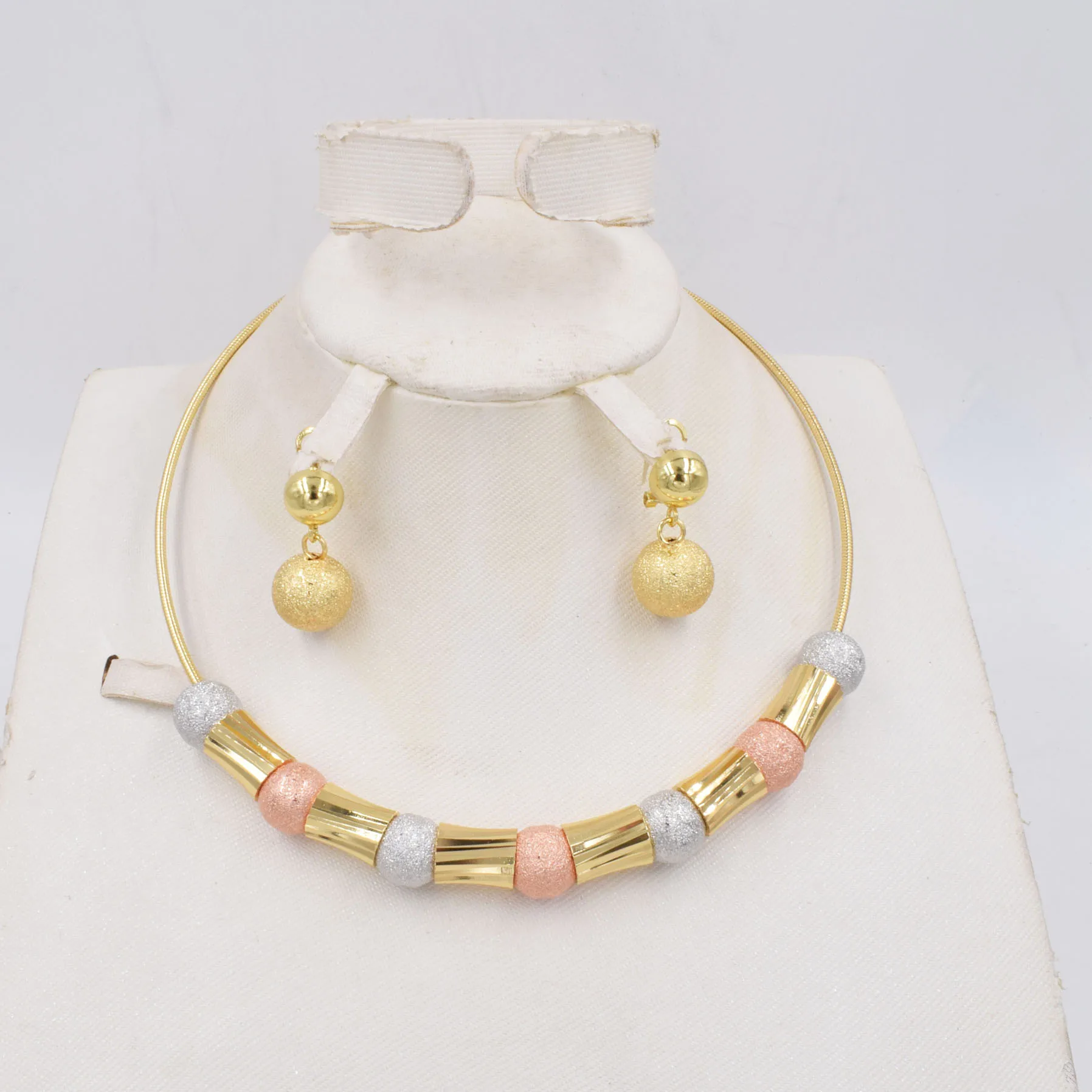 

Новые высококачественные итальянские 750 золотой цвет набор украшений для женщин африканские бусы ожерелье набор, серьги, ювелирное изделие