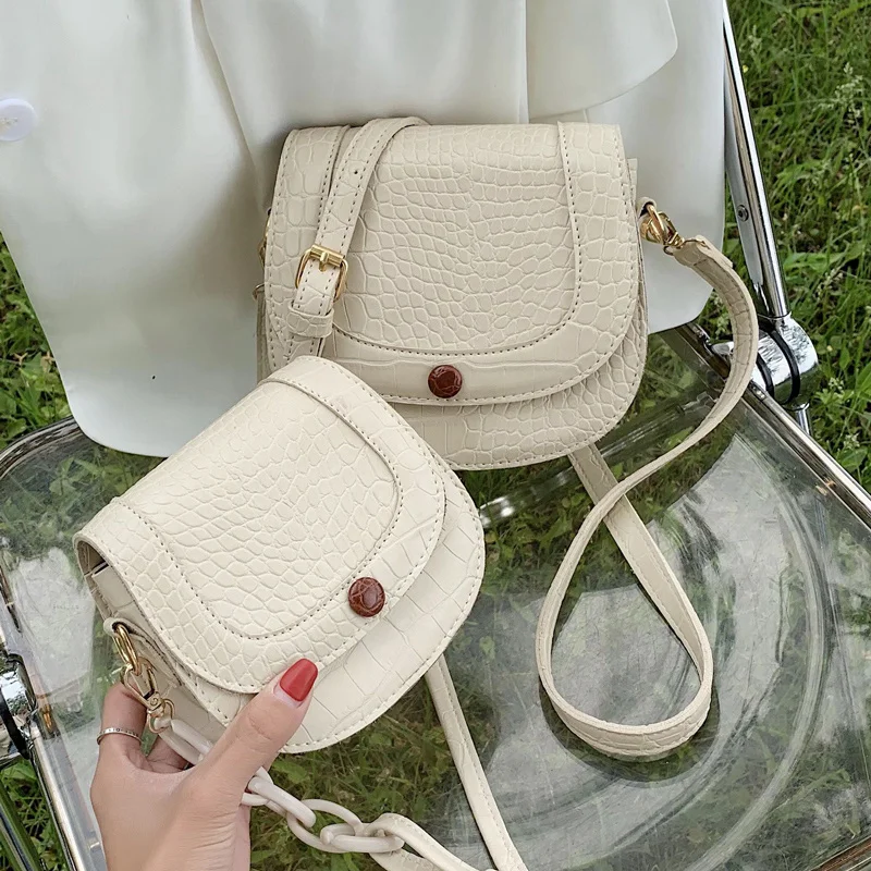 Beibao women's bag 2020 new fashion saddle bag texture messenger bag summer simple fashion one shoulder versatile
Beibao women's bag 2020 new fashion saddle bag texture messenger bag summer simple fashion one shoulder versatile