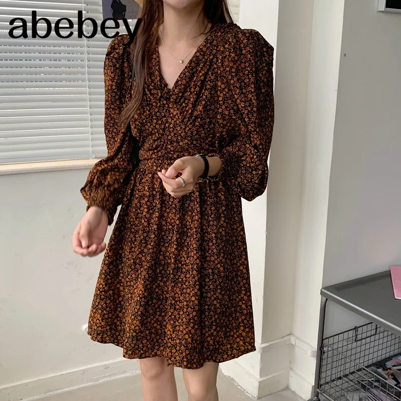 Chic Vintage Fashion Flower Print Women Dress V-neck Pleated Design Women Dresses Puff Sleeve Slim Waist Vestidos
Chic Vintage Fashion Flower Print Women Dress V-neck Pleated Design Women Dresses Puff Sleeve Slim Waist Vestidos
