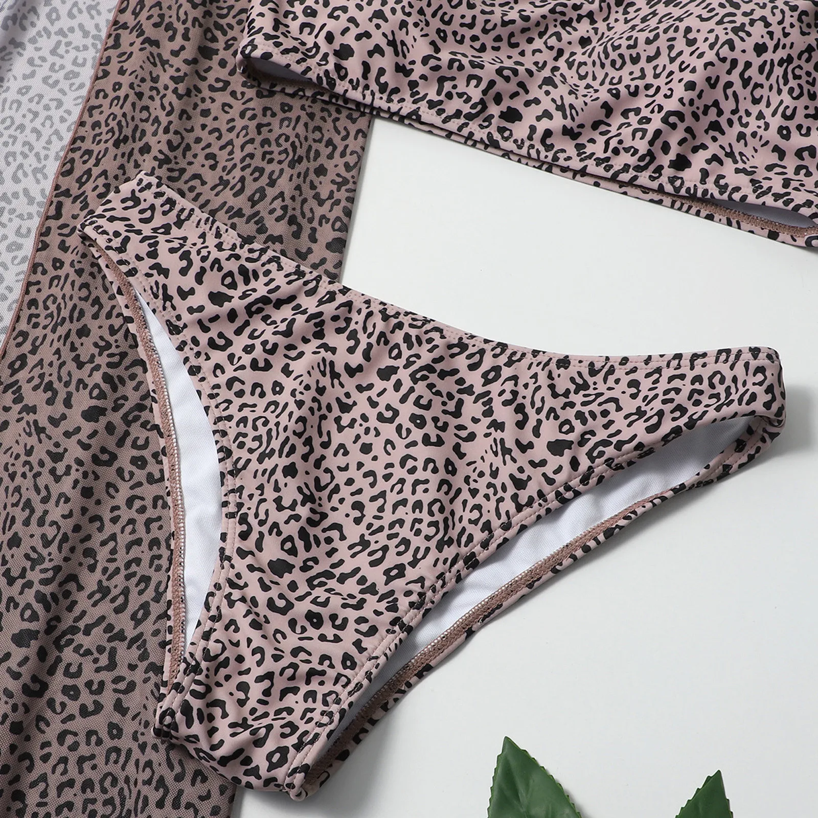 Thong maillot de bain femme Split High Waist Three-piece Mesh Bikini And Leopard Print Swimsuit Bathing Suit Swimwear
Thong maillot de bain femme Split High Waist Three-piece Mesh Bikini And Leopard Print Swimsuit Bathing Suit Swimwear