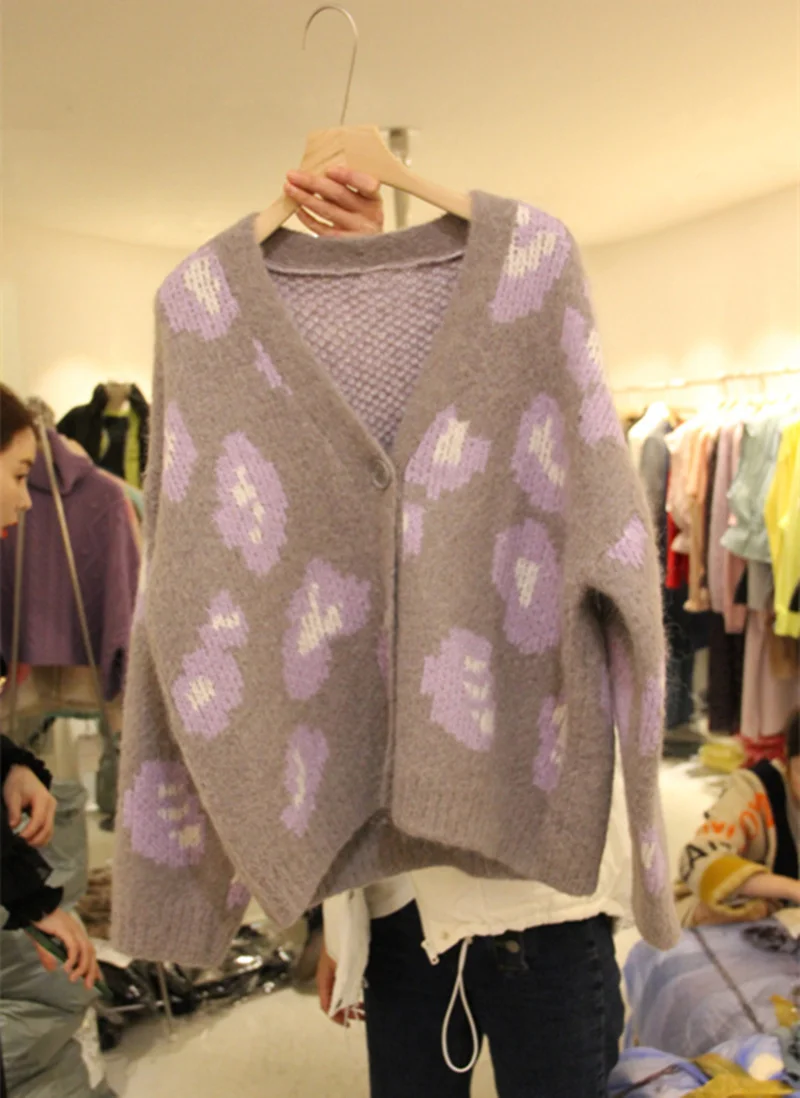 Cute Pink Flower Cardigan Knitted Women Autumn Winter Korean Style Button Cardigan Coat V-Neck Loose Oversized Sweater Jacket
Cute Pink Flower Cardigan Knitted Women Autumn Winter Korean Style Button Cardigan Coat V-Neck Loose Oversized Sweater Jacket