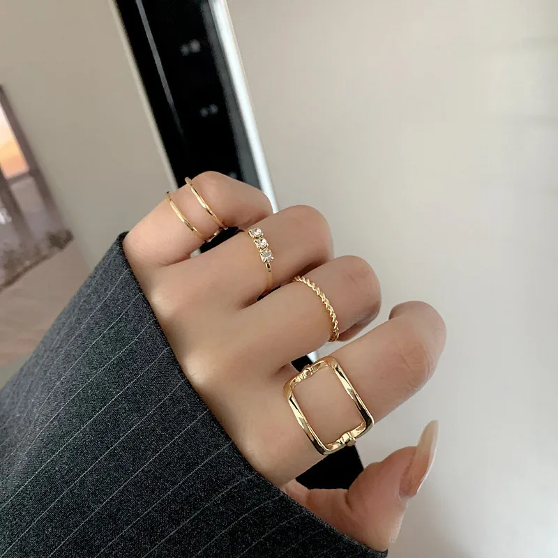 2021 New 4Pcs Fashion Personal Women Alloy Gold Rings Set Hollow Plated Decoration Casual Party Ring Jewelry Gift
2021 New 4Pcs Fashion Personal Women Alloy Gold Rings Set Hollow Plated Decoration Casual Party Ring Jewelry Gift