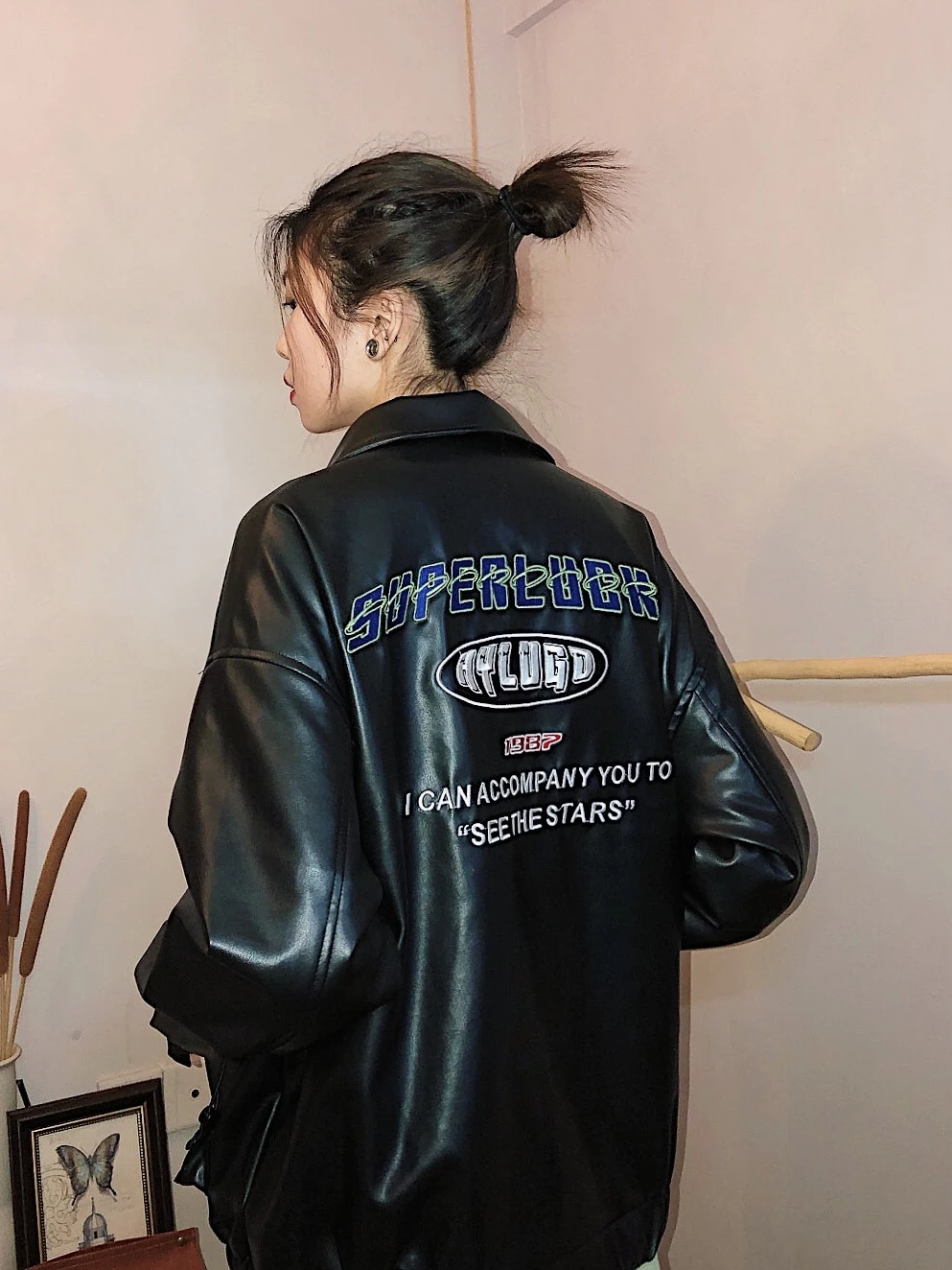 2020 spring new locomotive Leather BF short coat fashion street heavy industry letter embroidery loose pu jacket coats
2020 spring new locomotive Leather BF short coat fashion street heavy industry letter embroidery loose pu jacket coats