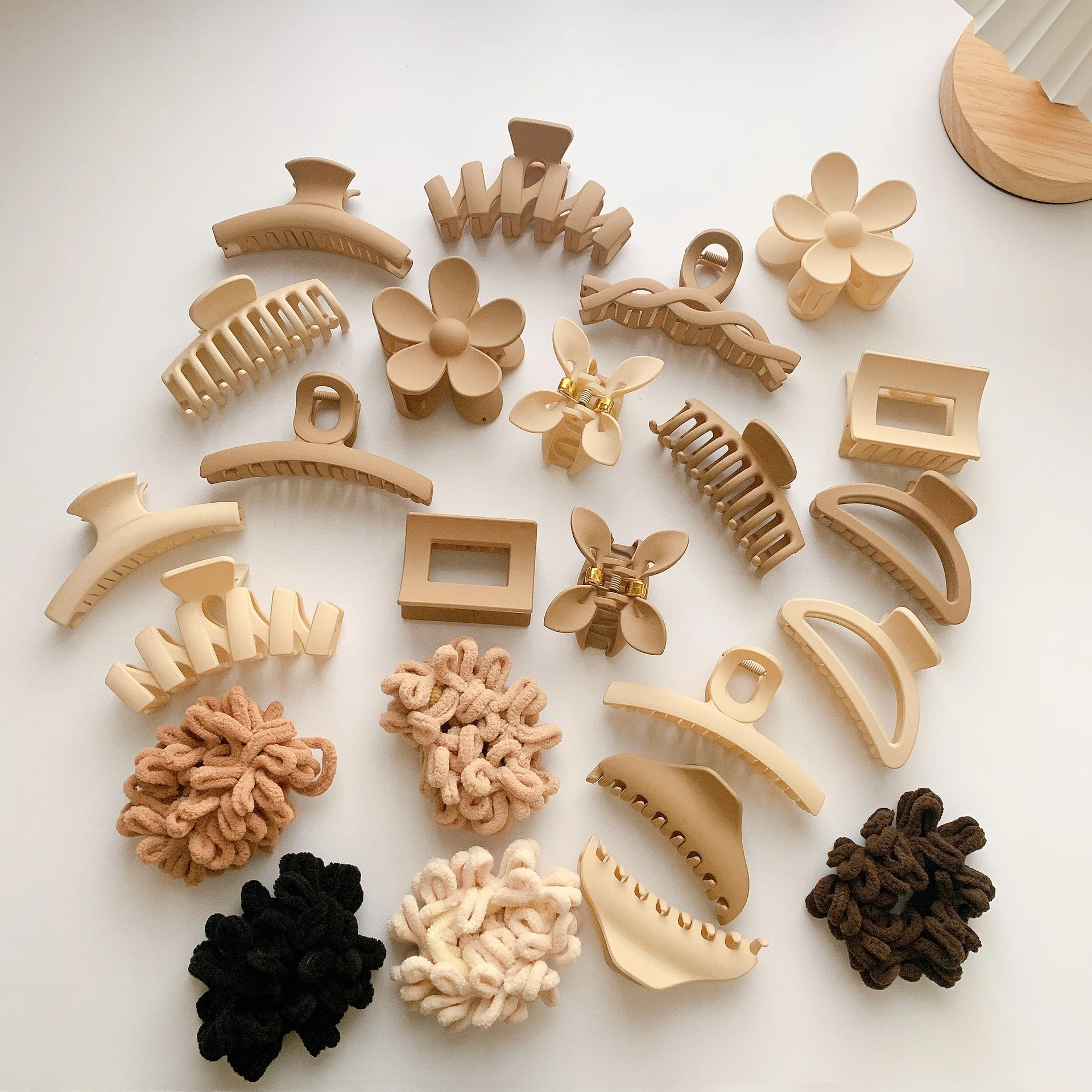 New Korean Fall And Winter Milk Tea Color Brown Acrylic Hair Claws Clips Multicolored Geometrical Matte Hair Clip Accessories
New Korean Fall And Winter Milk Tea Color Brown Acrylic Hair Claws Clips Multicolored Geometrical Matte Hair Clip Accessories