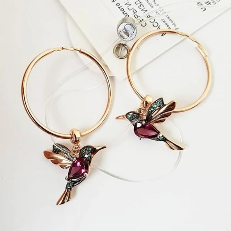 2021 Exquisite Bird-shaped Hummingbird Hoop Pendant Crystal Pendant Earrings Tassel Bird Earrings for Women's Wedding Jewelry
2021 Exquisite Bird-shaped Hummingbird Hoop Pendant Crystal Pendant Earrings Tassel Bird Earrings for Women's Wedding Jewelry