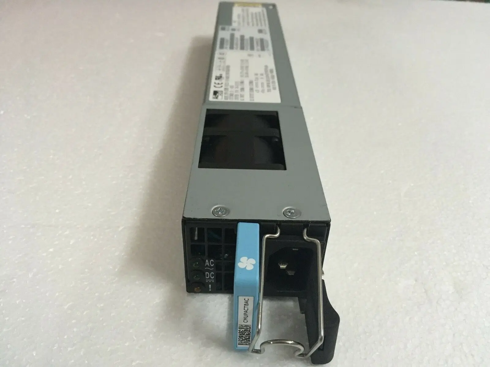 Juniper JPSU-850W-AC-AFI источник питания для EX4550 QFX3500 QFX5100 протестирован хорошо
Juniper JPSU-850W-AC-AFI источник питания для EX4550 QFX3500 QFX5100 протестирован хорошо