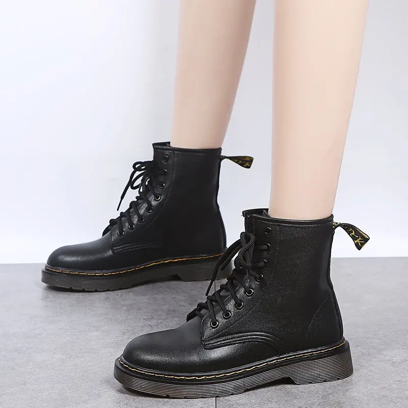 Solid Color Martin Boots Fashion Round Toe Lace Up Ankle Boots Winter Short Plush Keep Warm Women Shoes Zapatillas Mujer 2020
Solid Color Martin Boots Fashion Round Toe Lace Up Ankle Boots Winter Short Plush Keep Warm Women Shoes Zapatillas Mujer 2020