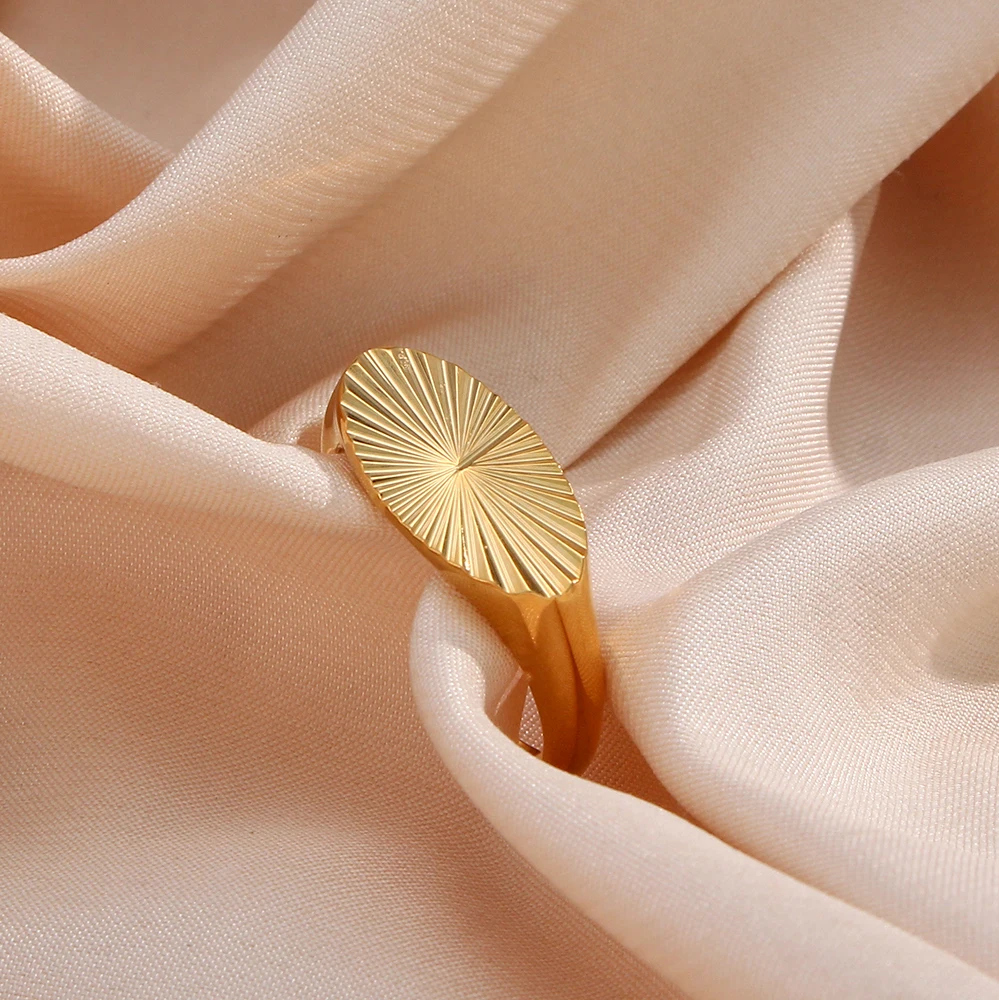 2022 New Oval Eye Shape Sunlight Texture Ring Fine Polished Stainless Steel Gold Ring Female Gold Jewelry Signet Ring
2022 New Oval Eye Shape Sunlight Texture Ring Fine Polished Stainless Steel Gold Ring Female Gold Jewelry Signet Ring