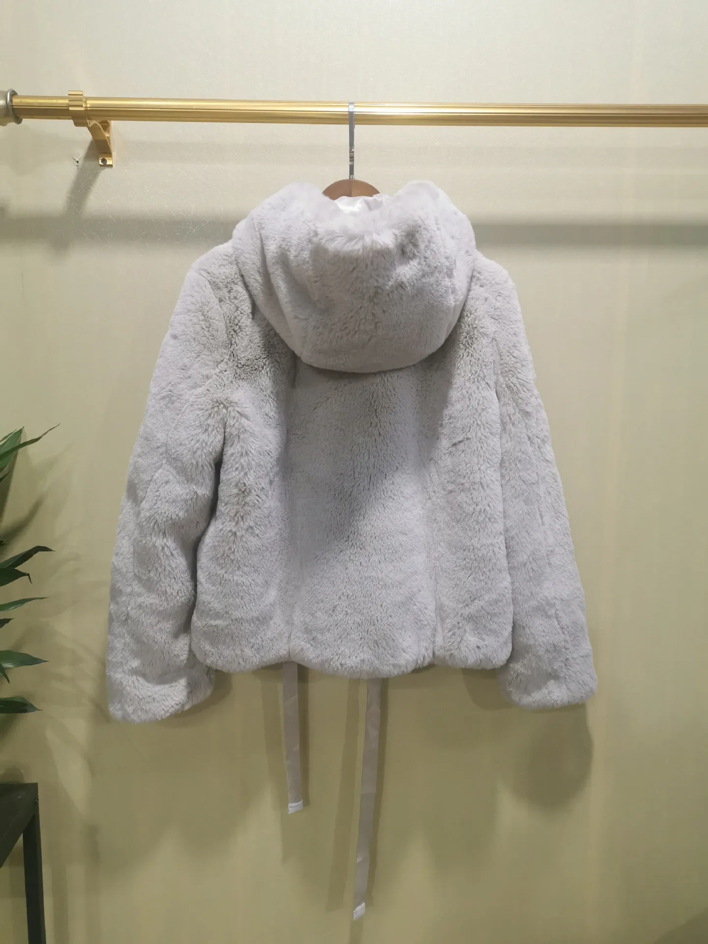 Women Hooded Faux Fur Coat Loose Ladies Casual Jacket and Outwear 2021 New Autumn Winter
Women Hooded Faux Fur Coat Loose Ladies Casual Jacket and Outwear 2021 New Autumn Winter
