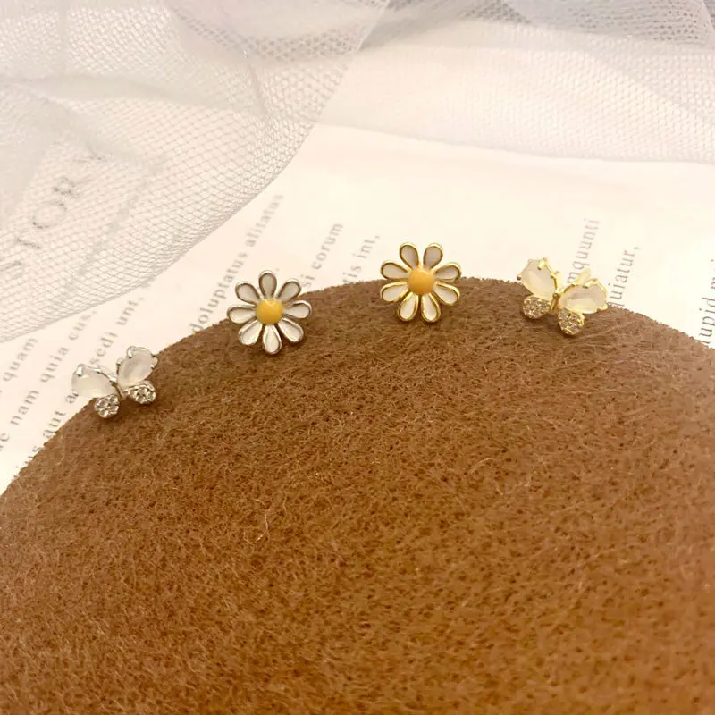 YC4169E S925 Silver Fashion Simple Daisy Butterfly Non-symmetrical Ear Stud GIRL'S Gift Party Banquet WOMEN'S Jewelry Earrings
YC4169E S925 Silver Fashion Simple Daisy Butterfly Non-symmetrical Ear Stud GIRL'S Gift Party Banquet WOMEN'S Jewelry Earrings