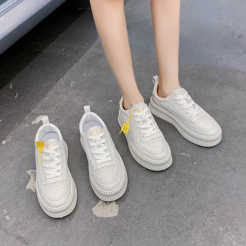 Ins trendy little white shoes women's breathable 2021 autumn new student thick bottom muffin running board shoes Korean style
Ins trendy little white shoes women's breathable 2021 autumn new student thick bottom muffin running board shoes Korean style
