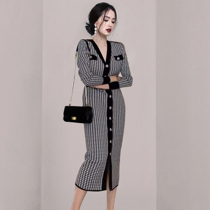 Banulin 2021 New Autumn Winter V-Meck Sweater Dress Korea Chic Single-Breasted Houndstooth Slim Knit Long Dress Vestidos
Banulin 2021 New Autumn Winter V-Meck Sweater Dress Korea Chic Single-Breasted Houndstooth Slim Knit Long Dress Vestidos