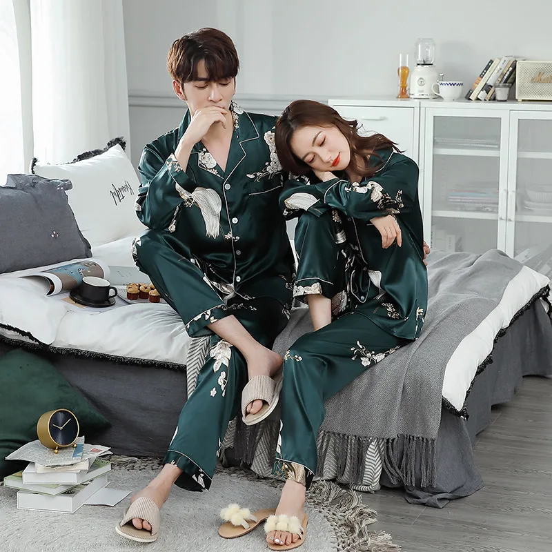 Couple Dark Green Print Satin Pajamas Set Fashion Sleepwear Long Sleeve Casual Two-Piece Pyjama Homewear
Couple Dark Green Print Satin Pajamas Set Fashion Sleepwear Long Sleeve Casual Two-Piece Pyjama Homewear