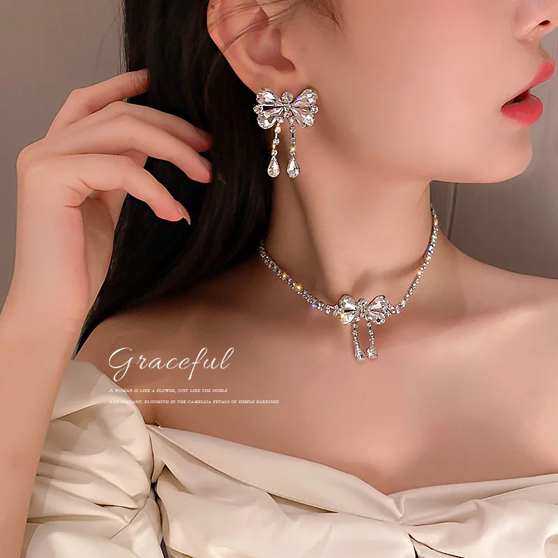 European and American Exaggerated Fashion Temperament Bow Bracelet Earrings Full Diamond Necklace Women
European and American Exaggerated Fashion Temperament Bow Bracelet Earrings Full Diamond Necklace Women