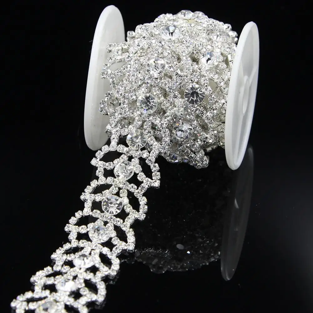 10Yards Leaf Rhinestone Trim Crystal Rhinestone Cup Chain Silver Chain Dress Decoration Trim Applique Sew on Garment 
10Yards Leaf Rhinestone Trim Crystal Rhinestone Cup Chain Silver Chain Dress Decoration Trim Applique Sew on Garment