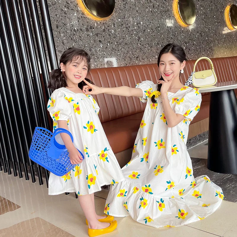 2021 Summer Parent-child Floral Dress Round Neck Short-sleeved Printed Parent-child Dress Mom and Daughter Matching Clothes
2021 Summer Parent-child Floral Dress Round Neck Short-sleeved Printed Parent-child Dress Mom and Daughter Matching Clothes