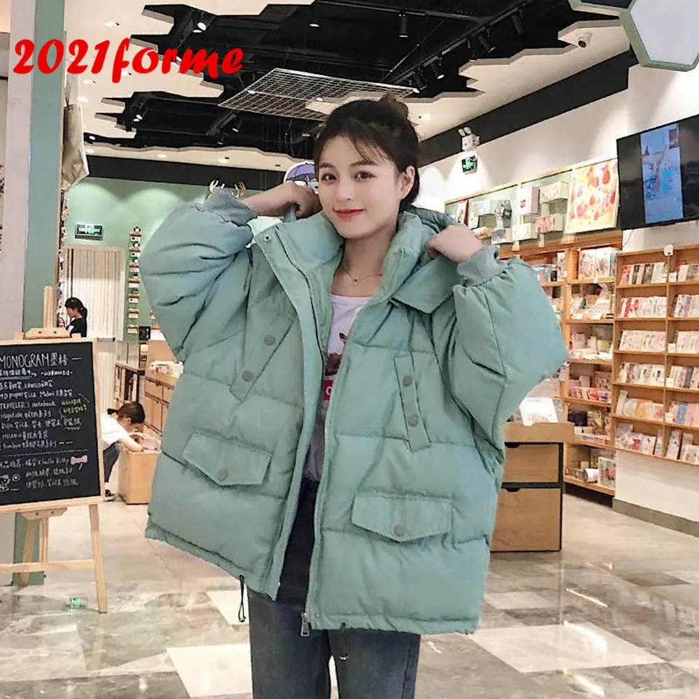 

Новинка 2021, женская короткая куртка, зимняя Толстая парка с капюшоном и хлопковой подкладкой, однотонные корейские Комбинезоны, женские свободные пуховики, верхняя одежда