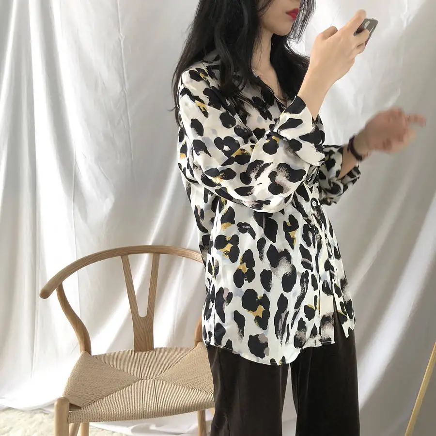 HStar 2020 Spring Leopard Print Chiffon Blouse Loose Thin Shirt Shawl Lady Korean Tops Turn Down Collar Female Blouse
HStar 2020 Spring Leopard Print Chiffon Blouse Loose Thin Shirt Shawl Lady Korean Tops Turn Down Collar Female Blouse
