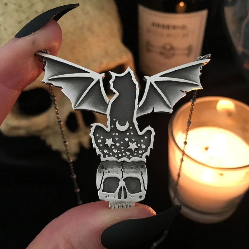 Retro Bat Skull Necklace for men Fashion Hip Hop Trendy Men Pendant Necklaces Party Gift Jewelry Accessories
Retro Bat Skull Necklace for men Fashion Hip Hop Trendy Men Pendant Necklaces Party Gift Jewelry Accessories