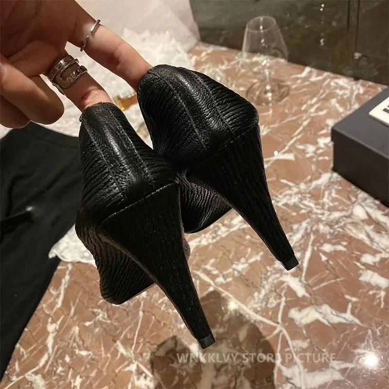 Wrinkled shoes women spike high heels slip on square toe runway pumps gold black single shoes dress party shoes for ladies
Wrinkled shoes women spike high heels slip on square toe runway pumps gold black single shoes dress party shoes for ladies