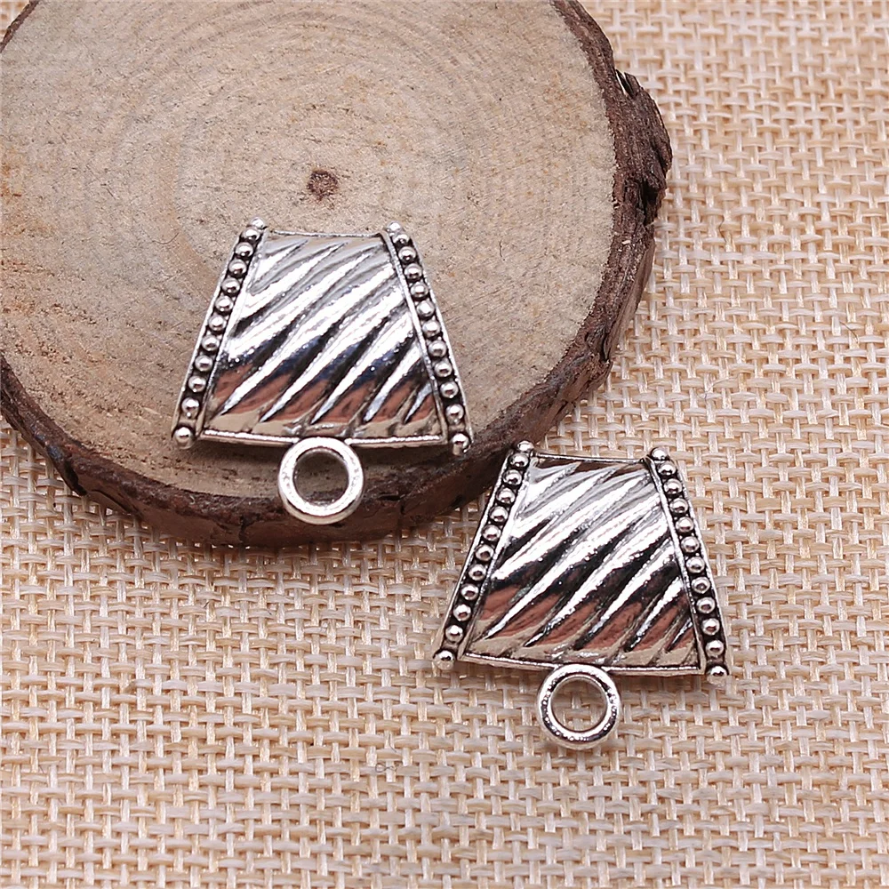 2Pcs 24x23mm Antique Silver Color Scarf Buckle For DIY Jewelry Making DIY Handmade Jewelry
2Pcs 24x23mm Antique Silver Color Scarf Buckle For DIY Jewelry Making DIY Handmade Jewelry