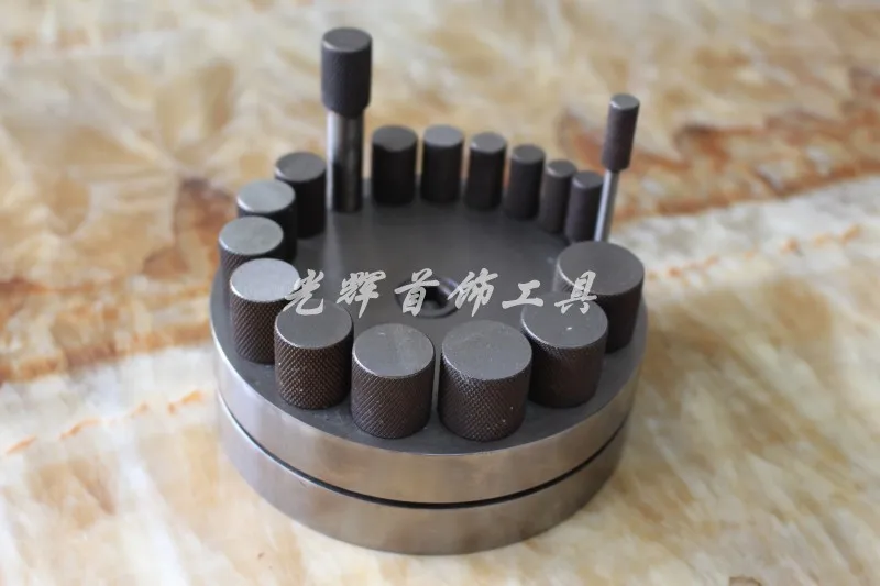 Jewelry Tools Metal Disc Cutter Set 17PCS dies Round Cutting Tools 4mm-20mm Cutters
Jewelry Tools Metal Disc Cutter Set 17PCS dies Round Cutting Tools 4mm-20mm Cutters
