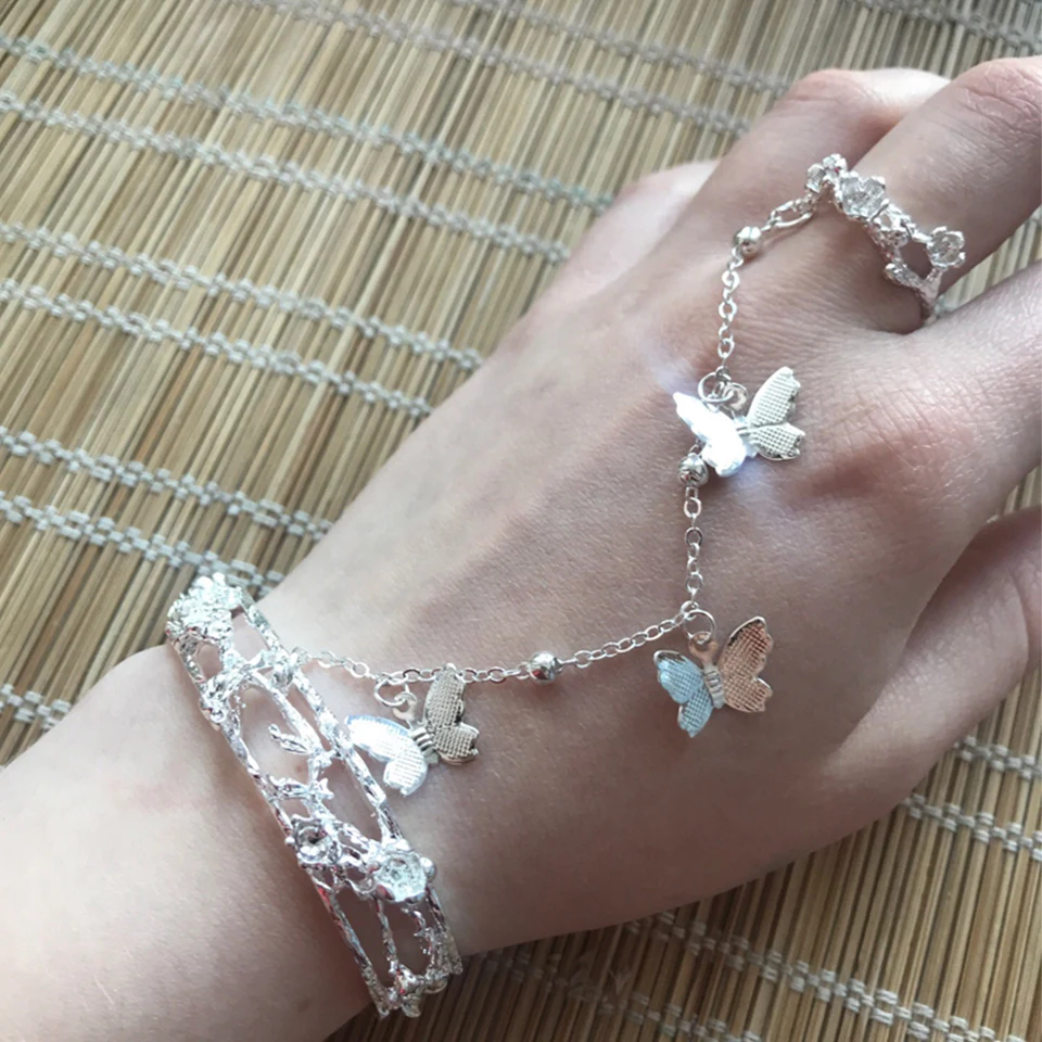 Chinese Vintage Delicate Butterfly Fairy Ring Bangle Convenient Adjustable China Luxury Palace Bells Elegant Bracelet for Women
Chinese Vintage Delicate Butterfly Fairy Ring Bangle Convenient Adjustable China Luxury Palace Bells Elegant Bracelet for Women