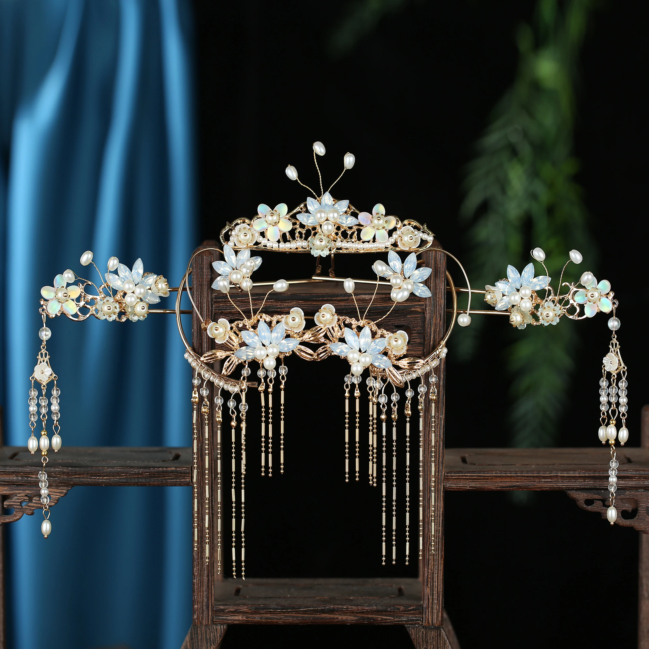 Hanfu headwear full set of hair crown female antique style tassel hairpin super immortal daily ear hanging ancient accessories
Hanfu headwear full set of hair crown female antique style tassel hairpin super immortal daily ear hanging ancient accessories