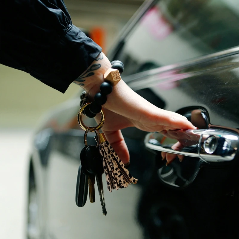 Leopard Print Wrist Key Chain Handbag Decorations Pendant Gift for Friends Colleagues Silicone Beads Keychain Alloy Key Ring Cre 
Leopard Print Wrist Key Chain Handbag Decorations Pendant Gift for Friends Colleagues Silicone Beads Keychain Alloy Key Ring Cre