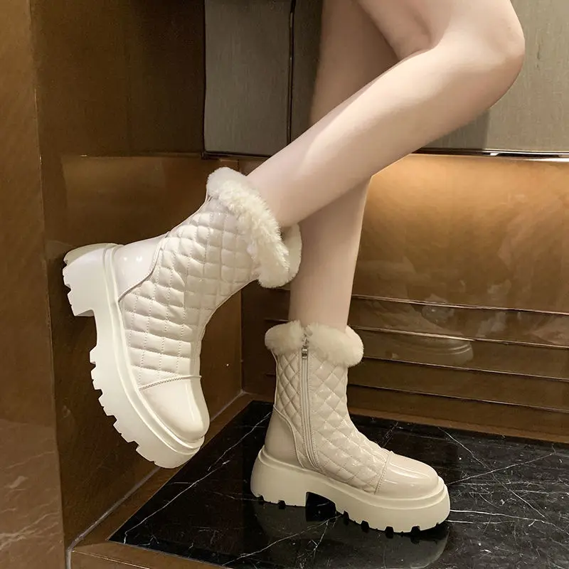 2021 Winter New Martin Boot Women's Fleece-Lined Thick Fashion Furry Ankle Celebrity All-Match Cotton Thick Bottom Rhombus Plaid
2021 Winter New Martin Boot Women's Fleece-Lined Thick Fashion Furry Ankle Celebrity All-Match Cotton Thick Bottom Rhombus Plaid