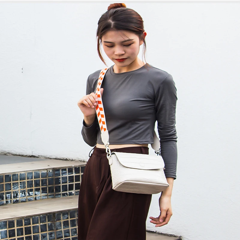 2021 New Casual Wild Trendy Niche Design Small Square Bag Personality Pattern Female Bag Cowhide Flap Fashion Messenger Bug 
2021 New Casual Wild Trendy Niche Design Small Square Bag Personality Pattern Female Bag Cowhide Flap Fashion Messenger Bug