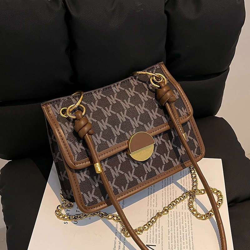 Vintage Designer Letter Print Shoulder Crossbody Bag for Women Handbag Purses 2021 Fashion Ladies Messenger Bags Casual Totes
Vintage Designer Letter Print Shoulder Crossbody Bag for Women Handbag Purses 2021 Fashion Ladies Messenger Bags Casual Totes
