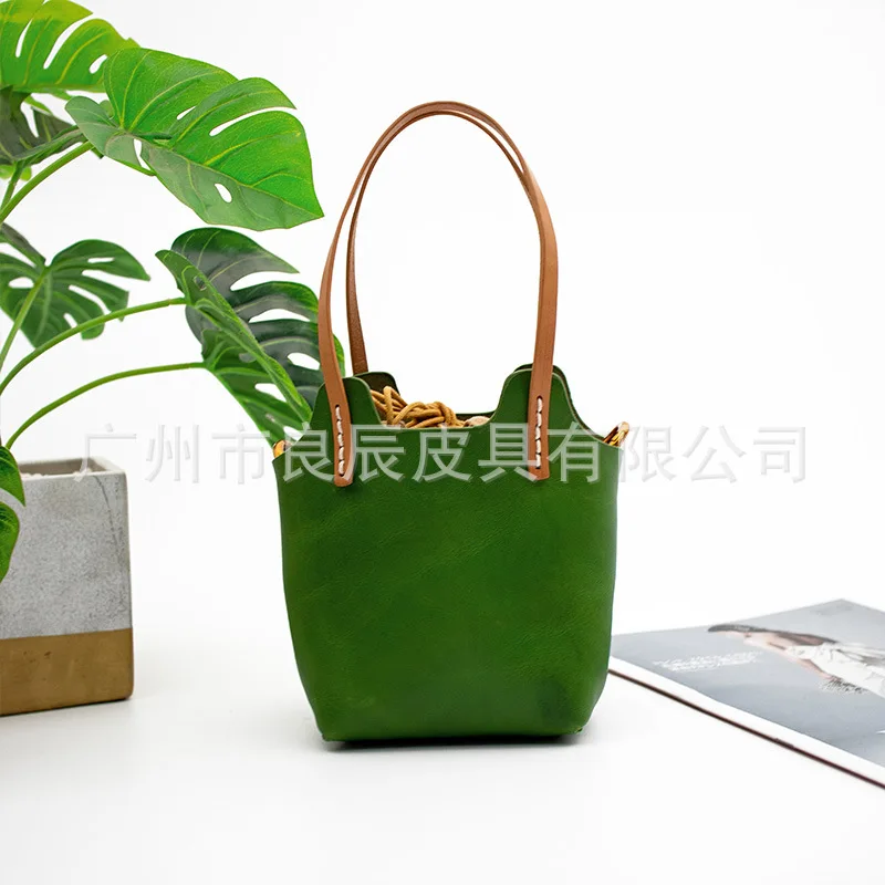 2020 New Vegetable Tanning Leather Handmade niche women's bag French vegetable basket leather hand-held messenger bag hand-held
2020 New Vegetable Tanning Leather Handmade niche women's bag French vegetable basket leather hand-held messenger bag hand-held