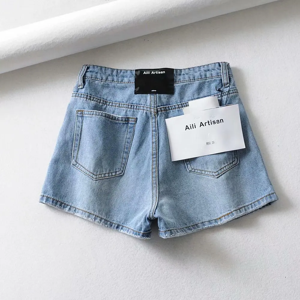 Women's Hole Denim Shorts Classic Vintage Low Waist Blue Shorts Jeans Women Casual Summer Ladies Slim Shorts Jeans For Female
Women's Hole Denim Shorts Classic Vintage Low Waist Blue Shorts Jeans Women Casual Summer Ladies Slim Shorts Jeans For Female