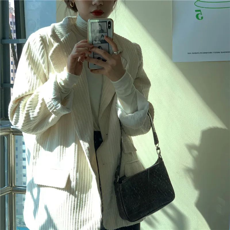 Single Breasted Retro Thick Corduroy Blazer Long Sleeve Office Lady Blazer 2020 Fall Winter Women Outerwear Loose Suit Coats
Single Breasted Retro Thick Corduroy Blazer Long Sleeve Office Lady Blazer 2020 Fall Winter Women Outerwear Loose Suit Coats