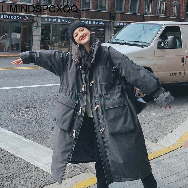 2021 Long Women Winter Thicken Warm Cotton Clothes Stand Loose Female Horn Button Jackets Female Fashion Drawstring Draw Back
2021 Long Women Winter Thicken Warm Cotton Clothes Stand Loose Female Horn Button Jackets Female Fashion Drawstring Draw Back