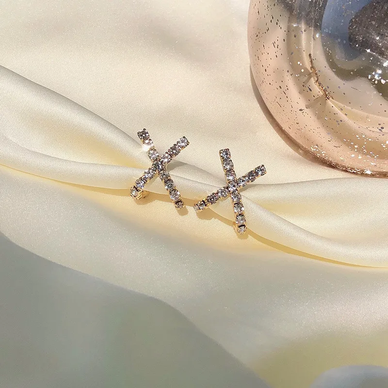 2021 new design feeling arc X letter modeling Earrings Fashion Korean women's jewelry party light luxury simple Stud Earrings
2021 new design feeling arc X letter modeling Earrings Fashion Korean women's jewelry party light luxury simple Stud Earrings